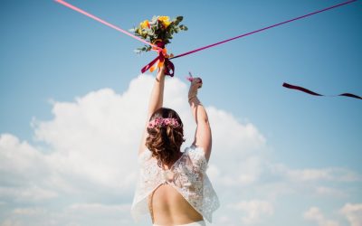 Mariée avec un bouquet