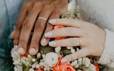 check list de mariage ultime mains couples mixte